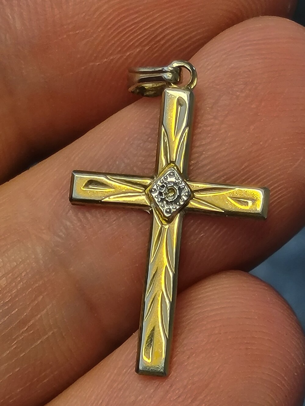 Vintage O.E.C. 14K Gold Filled Engraved Cross Pendant - Picture 2 of 4